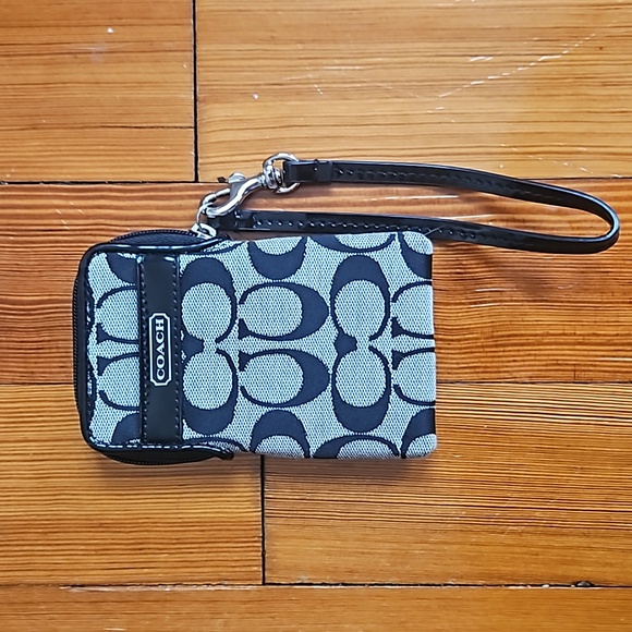 Coach Handbags - Coach wristlet